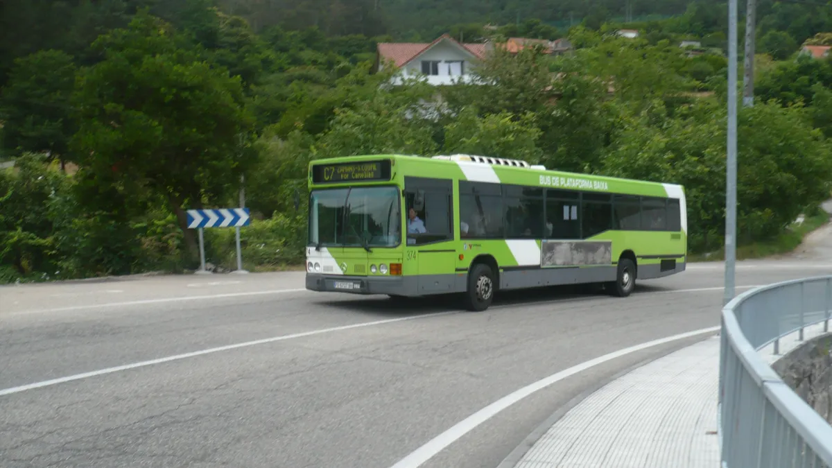 Cuando era adolescente en Vitrasa circulaban este tipo de autobuses... que tiempos aquellos en los que Vitrasa era otra cosa.