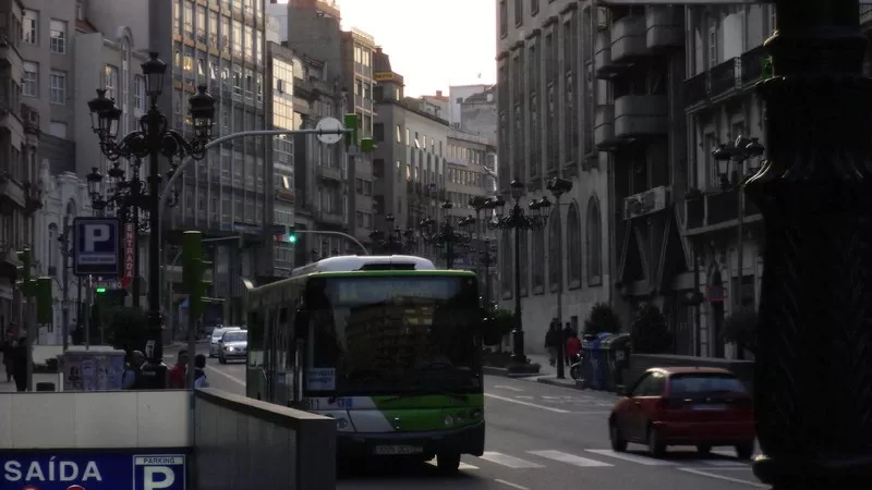 En la huelga general del 29 de marzo de 2012, los autobuses llevaban carteles y rotativo de Servizos Mínimos, como el de la foto. La huelga de Vitrasa de 2012 fue la última que llevó los carteles.