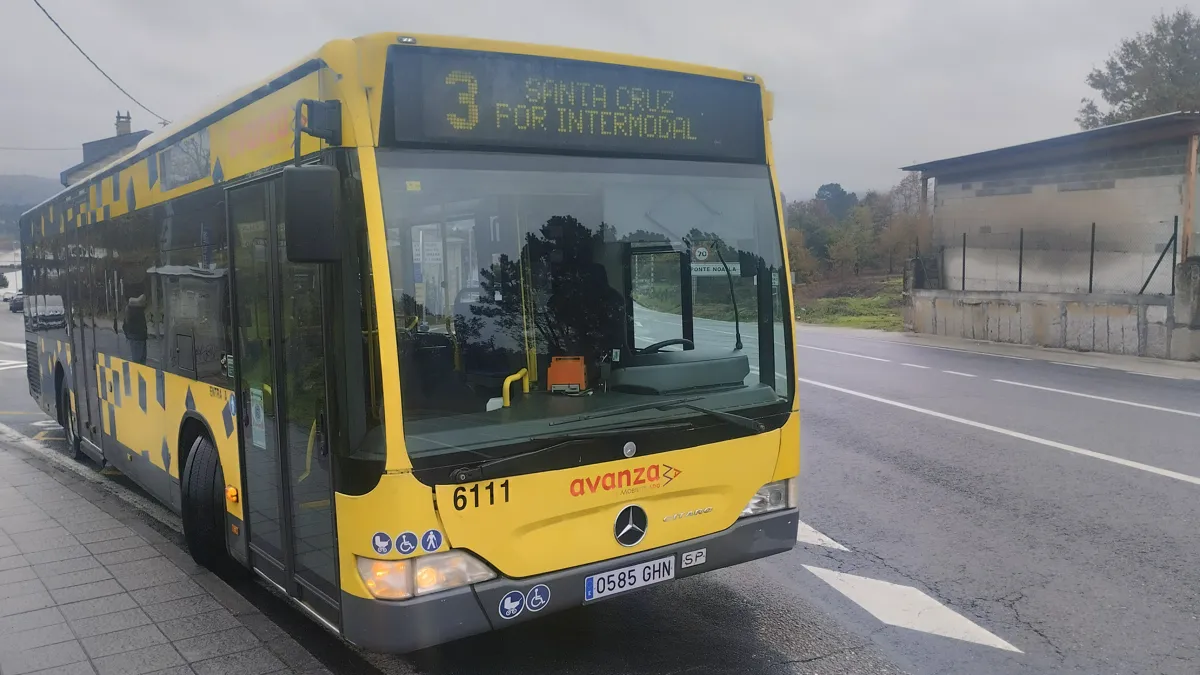 Autobús de la línea 3 en Cumial
