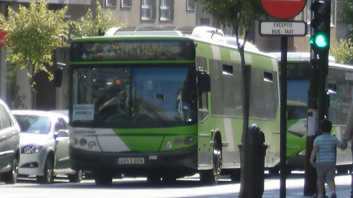 Autobús 403 durante la huelga general del 29 de marzo de 2012.