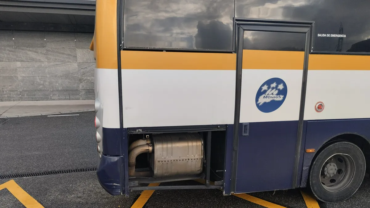 El nuevo "modelo aerodinámico de Monbus", en su estreno experimental en la XG621