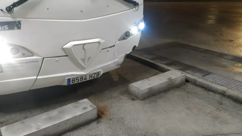 Vehículo asignado a la concesión XG621, y como se puede ver, le falta un buen trozo