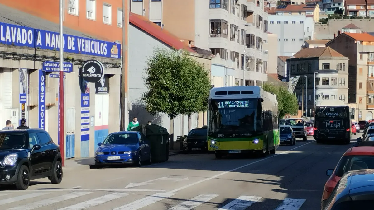 Uno de los nuevos Volvo circulando en la línea 11