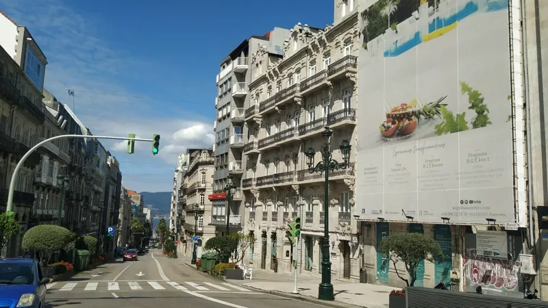 Rúa de Colón, que marca el límite de esta zona