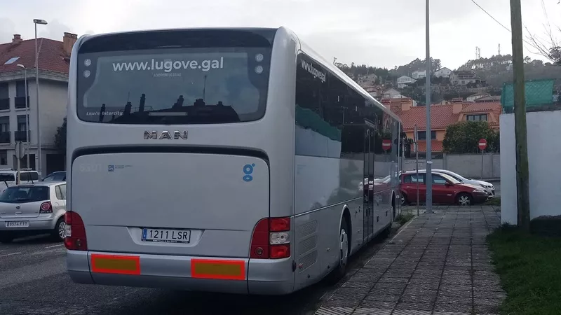 Un MAN Lion's Intercity de Lugove estacionado en Baiona.