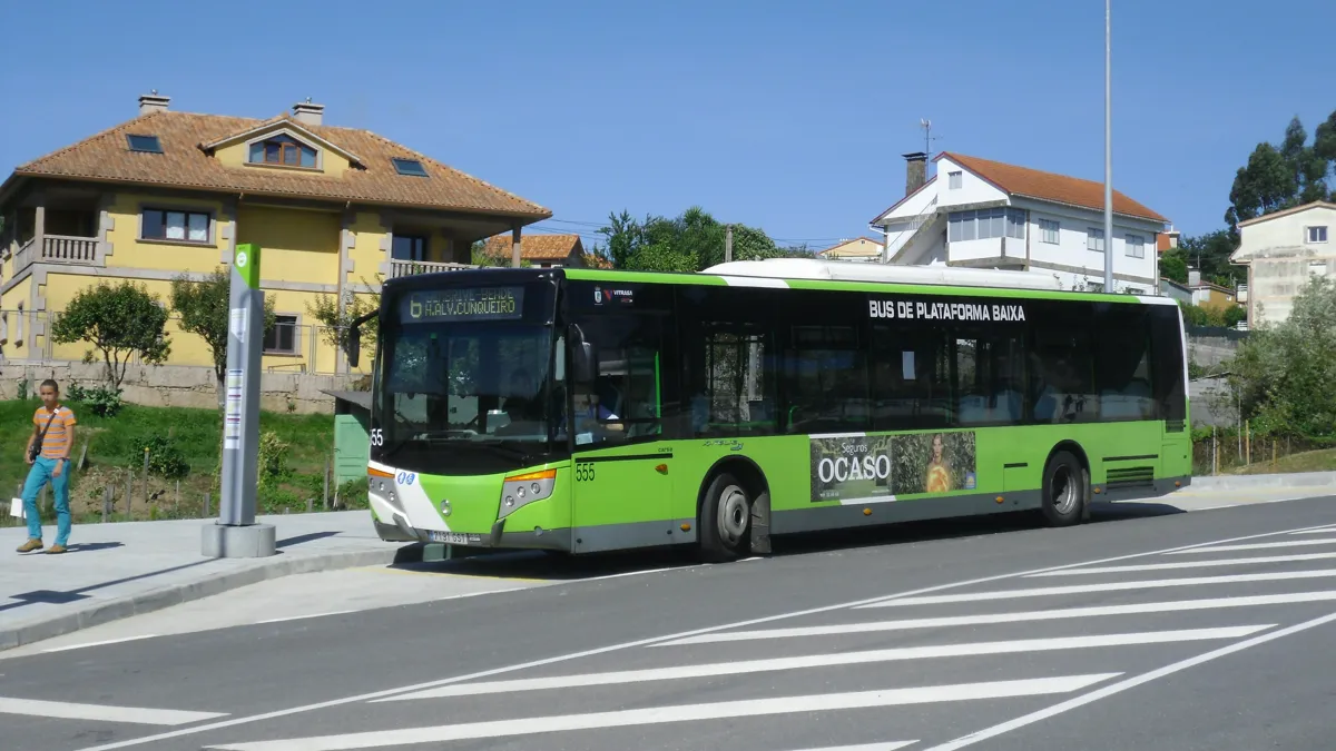 Autobús de la línea 6 en el primer día de su ampliación, el 24 de agosto de 2015