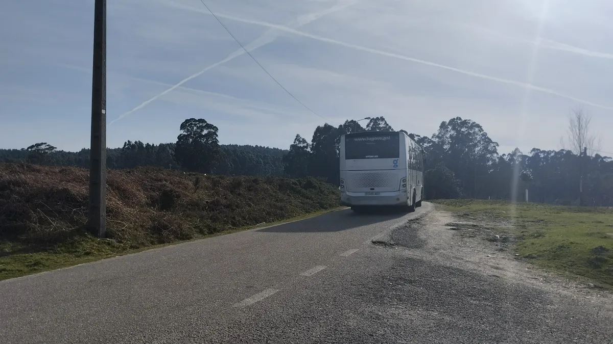 Autobús de Lugove en Portavedra, haciendo el servicio de la feria