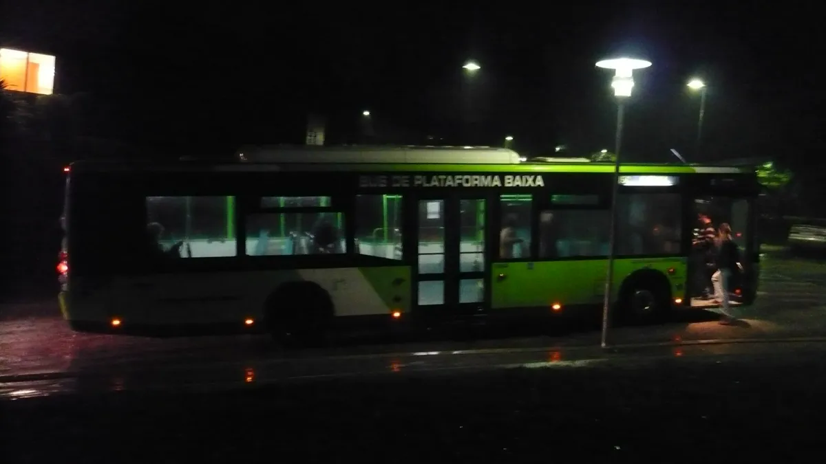 Esta foto (sacada en diciembre de 2011) es la fiel representación de lo que hoy es Vitrasa, un lugar oscuro y triste