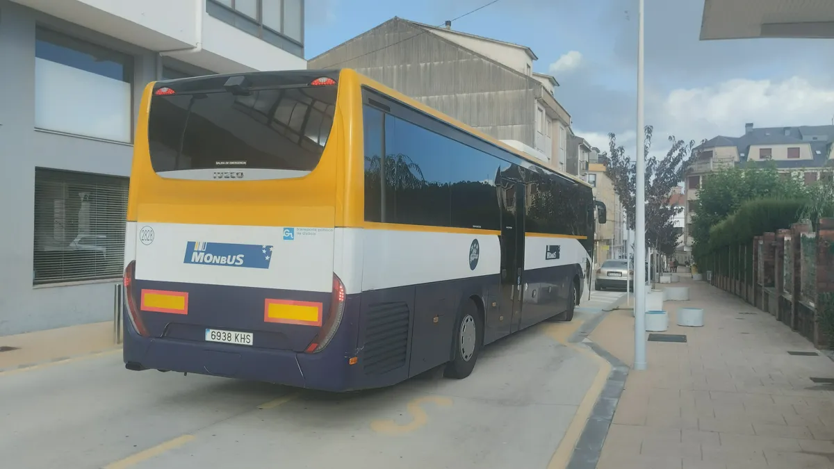 Autobús de la XG860 en Vila de Cruces