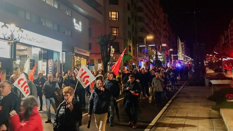 Manifestantes bajando Gran Vía protestando por la situación de huelga en Vitrasa el pasado jueves 9 de noviembre.