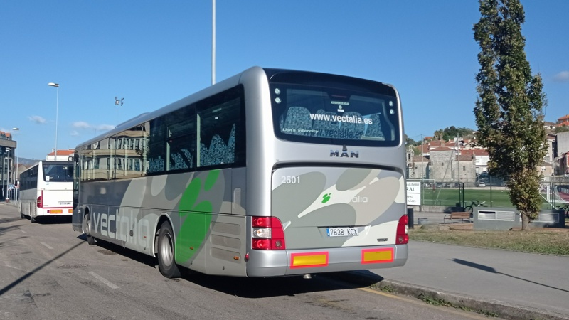 Un MAN Lion's Intercity de Lugove, en la cabecera de Baiona.