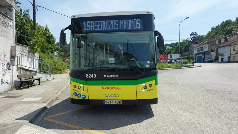 El 6240, aparcado en su cabecera del 15A en un día de huelga total, ¿hasta cuándo seguiremos así? Foto de Adrián Armesto