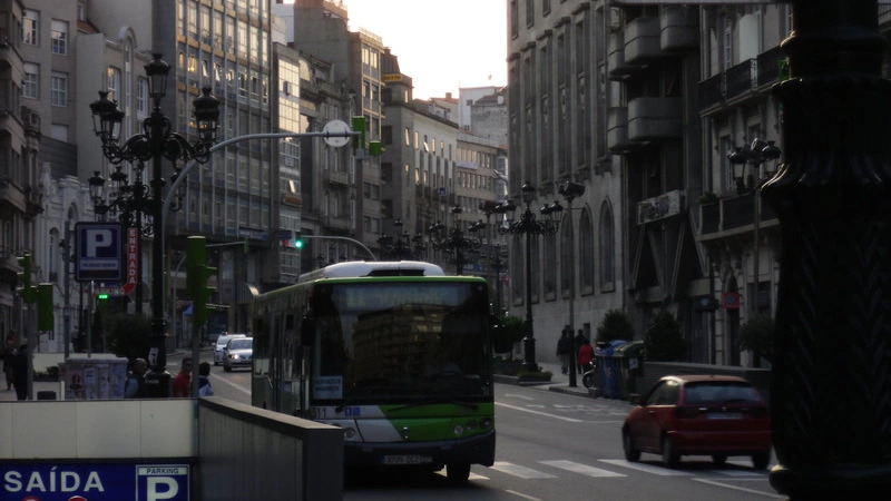 En la huelga general del 29 de marzo de 2012, los autobuses llevaban carteles y rotativo de Servizos Mínimos, como el de la foto. La huelga de Vitrasa de 2012 fue la última que llevó los carteles.