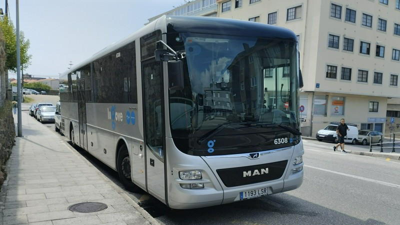 Autobús de Lugove en A Guarda