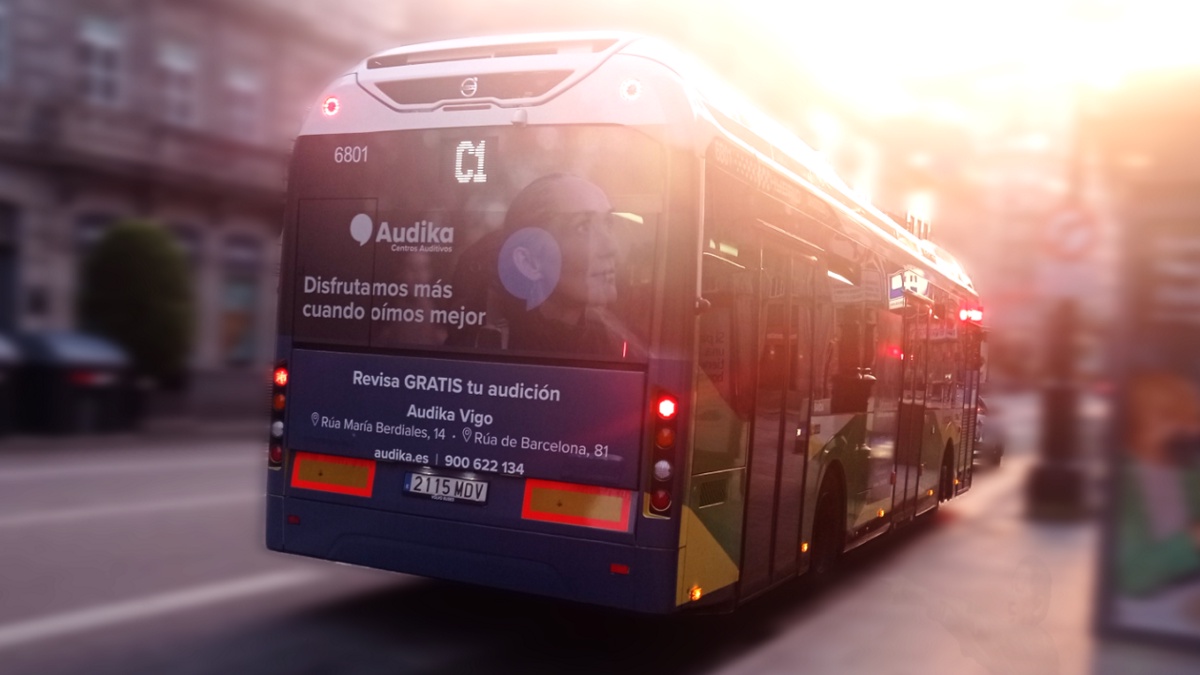 Uno de los nuevos Volvo 7900 S-Charge que Vitrasa compró hace un par de meses; circulando por Policarpo Sanz como C1.