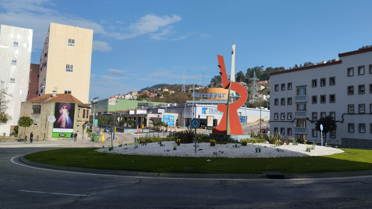 Cruce de la Travesía de Vigo con Aragón, que se puede considerar como la zona neurálgica del barrio