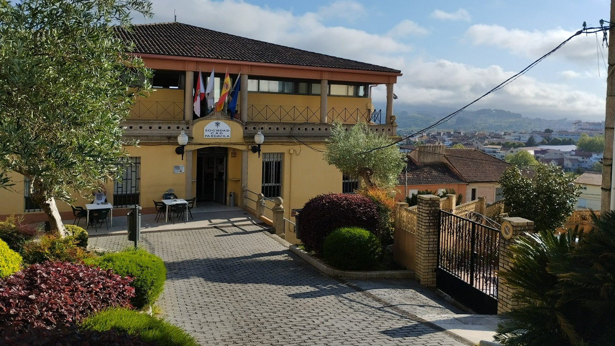 Antiguo ayuntamiento de Lavadores, hoy sede de la AVCD de Pardavila