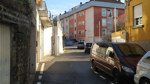 La calle que según «asamblea general» pasará a denominarse como ««Rúa dos Irmáns Losada Bastos»