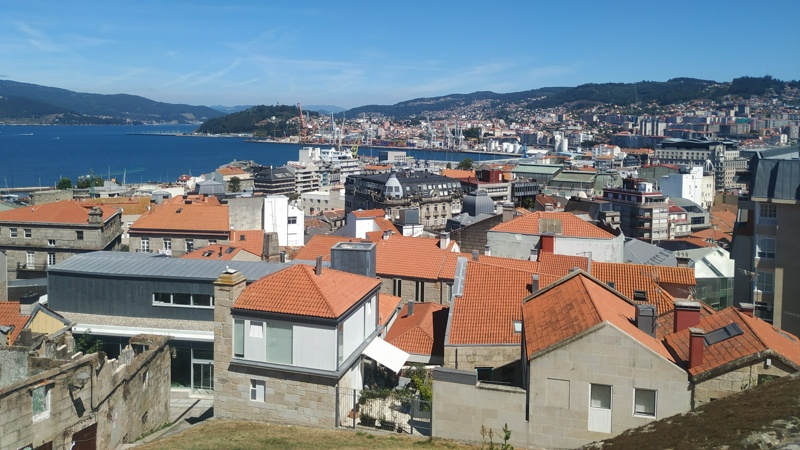 Vista del Casco Vello desde la fortaleza de San Sebastián