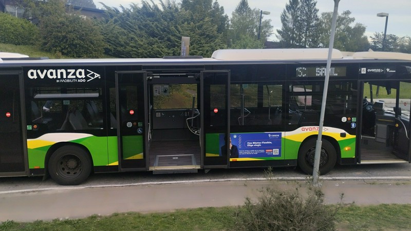 Con lo que cobra el director de Vitrasa en un año, da para pagar el 75% de este autobús