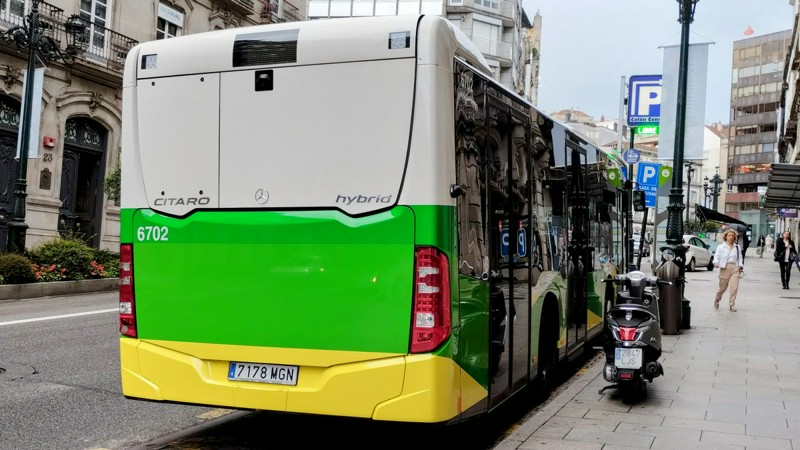El nuevo Citaro K de Vitrasa (6702) aparcado en Colón