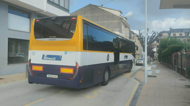 Autobús de la XG860 en Vila de Cruces