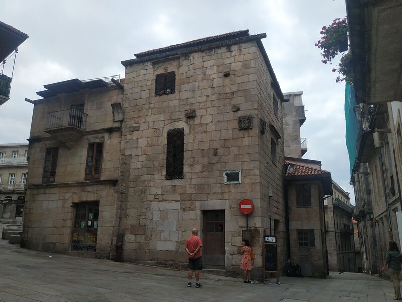 Praza de Almeida, con las casas que en la actualidad albergan el Instituto Camoes