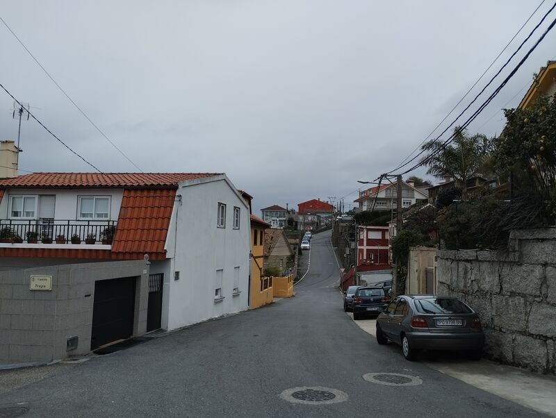 Rúa da Paradela, en las proximidades de la Estrada da Madroa