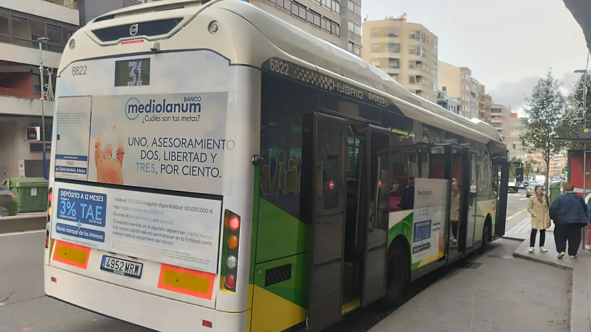 Autobús 6822, comprado para sustituir al 6806, destruido durante la huelga