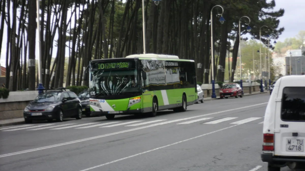 La línea 10 se amplió a Saiáns y pasó a combinar con el 12A, una de las grandes mejoras del plan de 2002