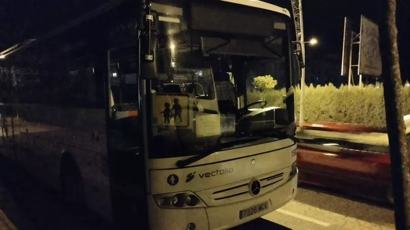 Uno de los nuevos autobuses de Vectalia, un Mercedes Intouro que asegura un viaje placentero, sobre todo si se viaja delante
