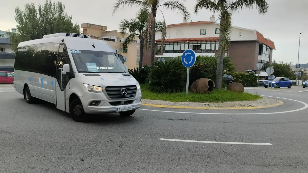 Autobús de Lugove, empresa cuyos usuarios han salido perjudicados del esperpento creado por nuestros políticos.