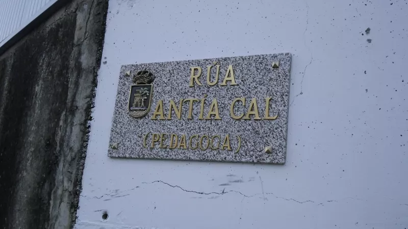 Placa de la Rúa de Antía Cal, en Lavadores