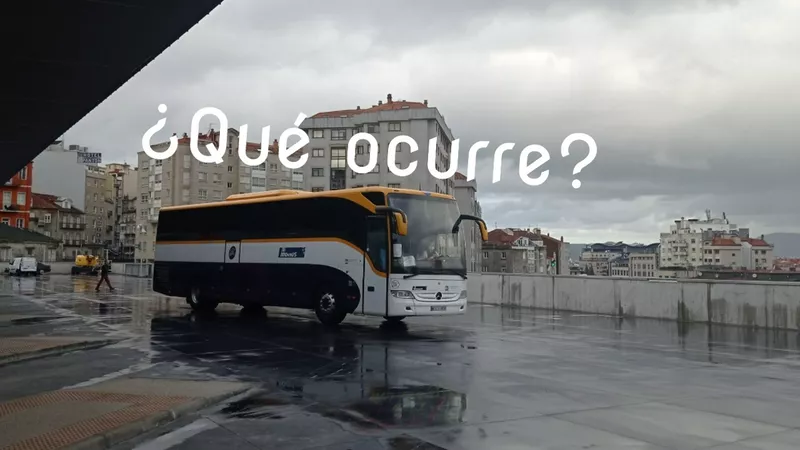 Un Mercedes Tourismo de Monbus en la estación de Vigo.