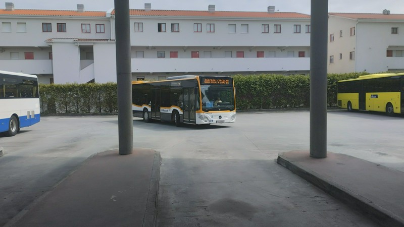 Un Mercedes O-530 Citaro prestando el servicio urbano de Sanxenxo en su primer día, hasta entonces, este autobús hacía la línea de Pontevedra a Marín