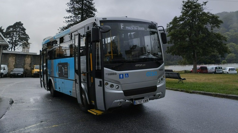 Imagen de un autobús urbano de Ferrol, que, como no aparece nadie, es legal publicarla