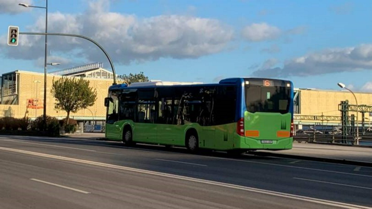 Uno de los autobuses más modernos de Santiago de Compostela, en la estación intermodal de dicha ciudad. Fuente: El Correo Gallego