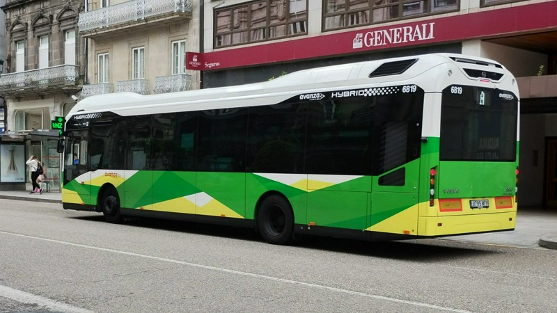 El autobús 6819 en la línea A, uno de los pocos de Vitrasa con espacio (insuficiente) para equipaje