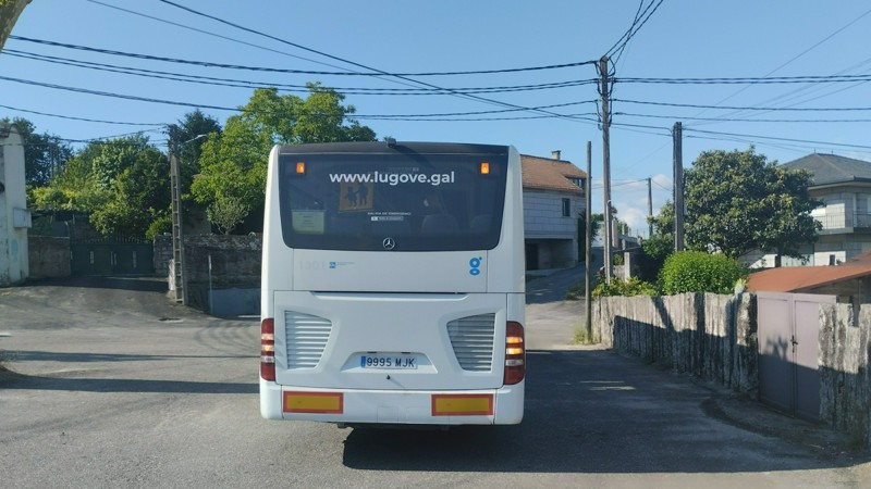 Autobús escolar compartido de Lugove en Souto, Ponteareas, después de haberme bajado de él