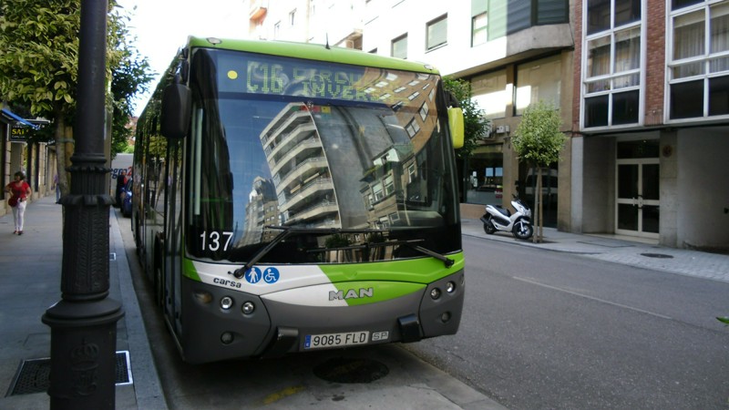 El C16 en su cabecera, en López Mora, 84, tenía frecuencia de 20' laborables y 30' los fines de semana, hasta 2012, cuando se pasó a 40' porque el conductor no tenía ni un minuto de descanso